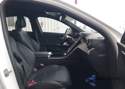 2024 Mercedes-Benz C 300 z USA, uszkodzony, nr VIN W1KAF4HB7RR218094